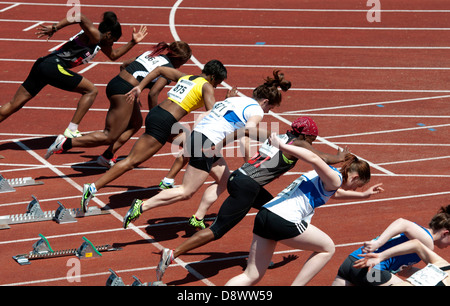 L'athlétisme, les adolescentes 100m. Banque D'Images