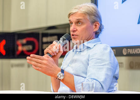 Moscou, Russie. 5 juin, 2013. Oleg Tinkov, conférence de presse à propos de son amour et passion - nouvelle bière Tinkoff. Moscou, le 5 juin 2013 : Crédit d'Alyaksandr Stzhalkouski/Alamy Live News Banque D'Images