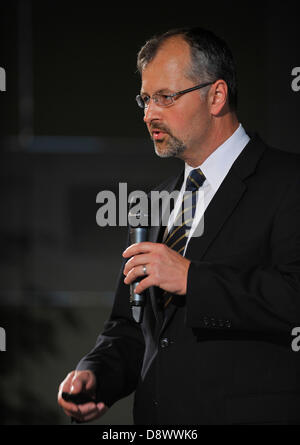 Le Dr Bohdan Pomahac, directeur de la chirurgie en plastique transplantation à Brigham Women's Hospital est vu lors d'une conférence sur la reconstruction du visage à la transplantation, à l'auditorium de la Faculté de droit de l'Université Palacky à Olomouc, République tchèque, 5 juin 2013. Pomahac recevront un doctorat honorifique il jeudi. (CTK Photo/Ludek Perina) Banque D'Images