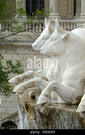 Marguette Blanche Bulls Sculptures Décoration De La Fontaine Monumentale Du Palais Longchamp Ou Du Palais Longchamp (1939-1869) Marseille Provence France Banque D'Images