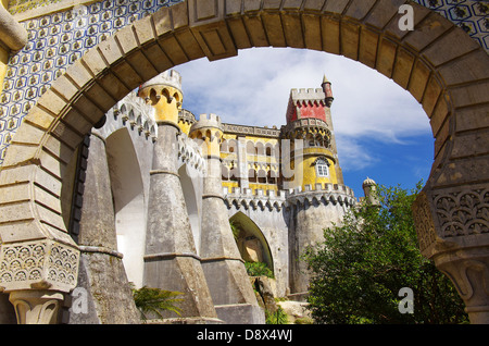 Vue sur le palais de Pena à Sintra, Portugal Parc National Banque D'Images