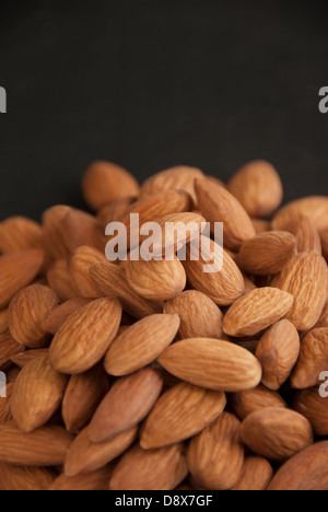 Bande d'amandes marron en bonne santé Banque D'Images