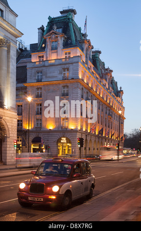 Le Ritz de nuit,Londres,Angleterre,Piccadilly Banque D'Images