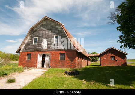 Une grange de ferme laitière en milieu rural Carroll County, Maryland USA Banque D'Images