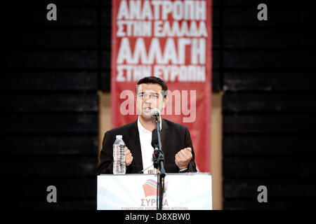 Thessalonique, Grèce. 5 juin 2013. Alexis Tsipras, le dirigeant de SYRIZA (Coalition de la gauche radicale) parti de gauche, prononce un discours, l'occasion de la Journée mondiale de l'environnement, lors d'une manifestation contre la privatisation de l'EYATH (Water Supply and Sewerage Company de Thessalonique) . Credit : Konstantinos Tsakalidis/Alamy Live News Banque D'Images