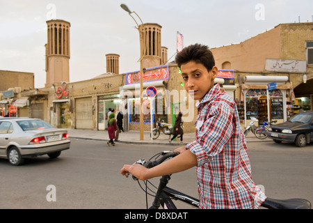L'Iran, Amir Chakhmaq Yazd, square, boy Banque D'Images