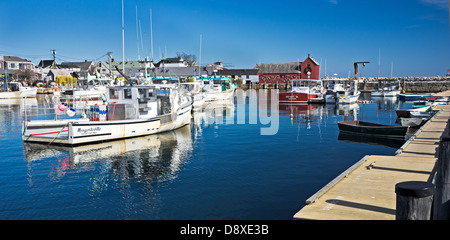 Un port plein de bateaux de pêche s'asseoir dans Rockport Harbor avec Motif 1 Banque D'Images