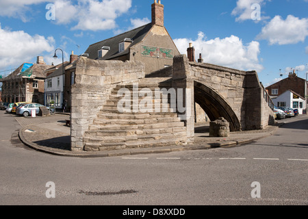 Pont de la Trinité, 14e siècle en pierre à trois arches, Crowland, Lincolnshire, Angleterre Banque D'Images