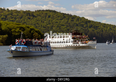 Les bateaux de croisière sur Windermere. Bowness-on-Windermere, Parc National de Lake District, Cumbria, Angleterre, Royaume-Uni, Europe. Banque D'Images