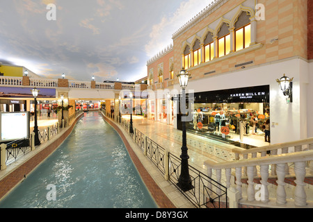 Canal, centre commercial Villaggio Mall de luxe dans le style Venise, Aspire Zone, Qatar, Qatar Banque D'Images