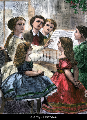 La mère et les enfants chantent des chants de Noël autour du piano, les années 1860. À la main, gravure sur bois Banque D'Images