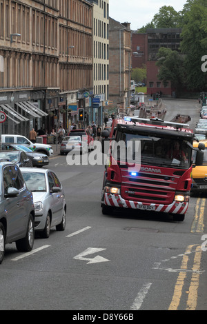 Régimes moteur feu par Gibson Street à Glasgow, Écosse, Royaume-Uni Banque D'Images