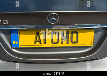 A1 0M0 numéro personnalisé plaque sur Mercedes car vu à Hay-on-Wye Powys Pays de Galles UK Banque D'Images