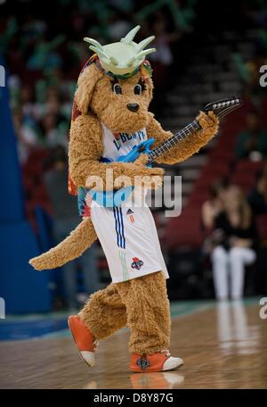 5 juin 2013 - Newark, New Jersey, États-Unis - le 5 juin 2011 : Liberty's mascot Mannie pendant l'action à la WNBA Prudential Center de Newark, New Jersey entre la liberté de New York et de l'Indiana Fever. Liberté de New York a battu Indiana Fever 75-68 dans plus de temps. Banque D'Images