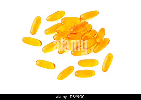 L'huile de poisson de foie de morue capsule sur fond blanc Banque D'Images