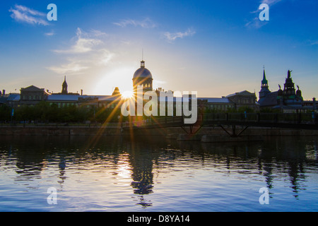 Marche de Montréal Marché Bonsecours dans le coucher du soleil. Vue depuis le Vieux Port de Montréal. Banque D'Images