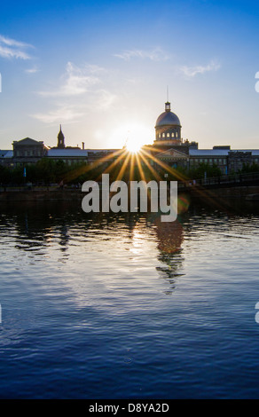 Marche de Montréal Marché Bonsecours dans le coucher du soleil. Vue depuis le Vieux Port de Montréal. Banque D'Images