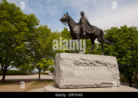 Statue de la reine Elizabeth II à la colline du Parlement, à Ottawa, Canada Banque D'Images