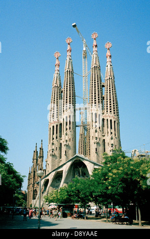 La flambée des tours de la Sagrada Familia encore en construction à Barcelone Espagne conçue par l'architecte Gaudi Banque D'Images