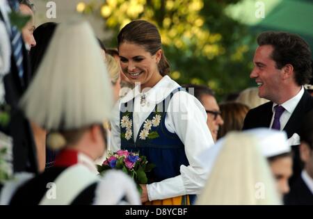 Stockholm, Suède. 6 juin, 2013. La Princesse Madeleine de Suède et son mari-à-être Chris O'Neill quitter la réception de la fête nationale suédoise à Stockholm, Suède, 6 juin 2013. Photo : Carsten Rehder/dpa Banque D'Images