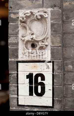 Pas de chambre numéro 16 Bell signe Blanc Noir Ornate Banque D'Images