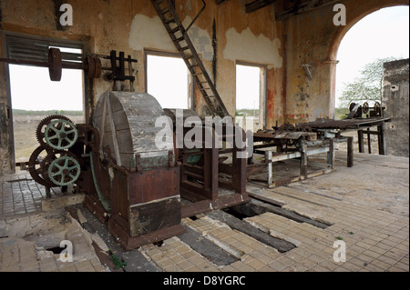 Henequen ou sisal Machinerie de traitement dans la salle de la machine à l'Hacienda Yaxcopoil, Yucatan, Mexique Banque D'Images