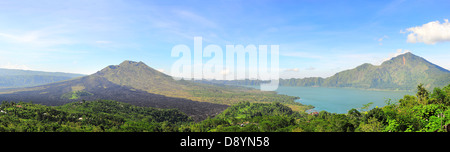 Vue panoramique de Batur volcano dans le Sunshine Day Banque D'Images