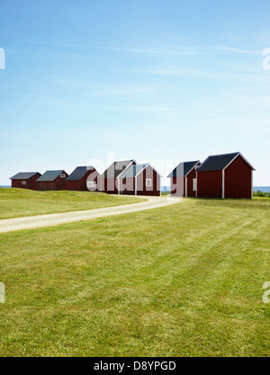 Chalets sur paysage luxuriant Banque D'Images