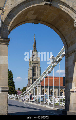 Marlow Buckinghamshire Angleterre, All Saints Church & bridge Banque D'Images