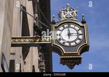 Réveil sur le côté du Royal Exchange Building London Banque D'Images