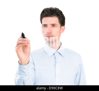 Portrait d'une jeune pensive businessman holding a marker et de l'écriture dans l'espace vide copyspace. Isolé sur fond blanc. Banque D'Images