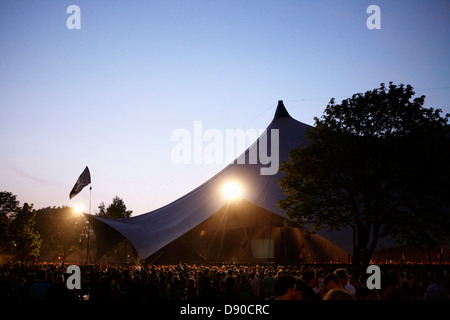 Une foule pendant le festival de Roskilde, Danemark. Banque D'Images