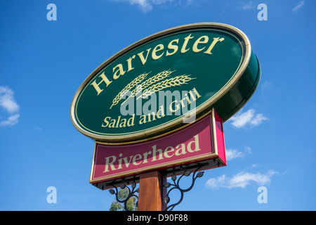 Restaurant Harvester et salade Grill Riverhead Banque D'Images