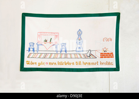 Message brodé sur un wall hanging, Suède. Banque D'Images