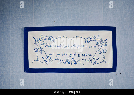Message brodé sur un wall hanging, Suède. Banque D'Images