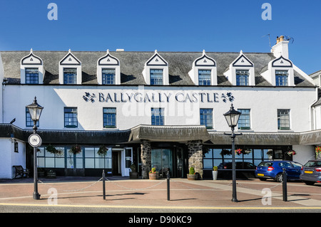 Ballygally Castle Hotel, Larne. Partie de la Groupe d'Hastings Hôtels en Irlande du Nord, et supposément hantée par un grand nombre de fantômes. Banque D'Images