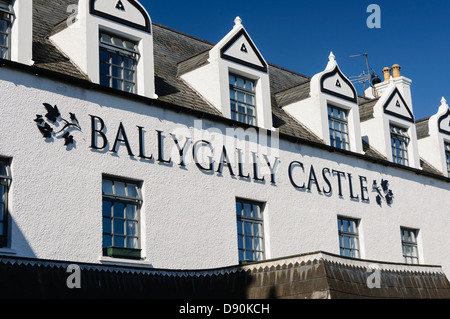 Ballygally Castle Hotel, Larne. Partie de la Groupe d'Hastings Hôtels en Irlande du Nord, et supposément hantée par un grand nombre de fantômes. Banque D'Images