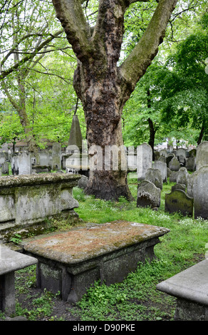 Pierres tombales du cimetière de Bunhill Fields, Londres. Banque D'Images