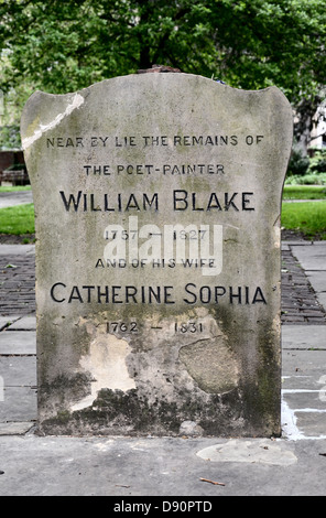 Près de Memorial la tombe de William Blake et son épouse en Bunhill Fields Burial Ground, Londres. Banque D'Images