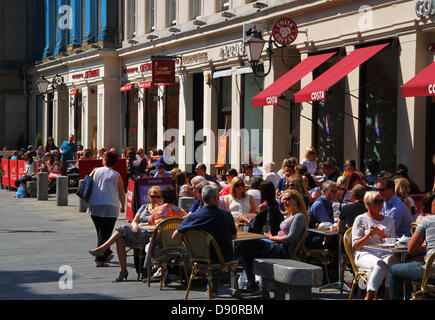 Glasgow, Ecosse, Royaume-Uni. 7 juin 2013. Profitez des Glaswegians café ensoleillé de la culture. Credit : ALAN OLIVER/Alamy Live News Banque D'Images