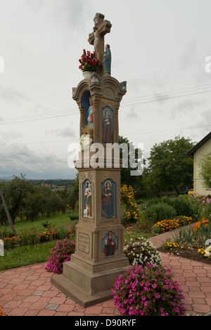 Lieu de culte catholique romain traditionnel (19ème siècle) dans Królówka près de Bochnia, Małopolska, Pologne Banque D'Images