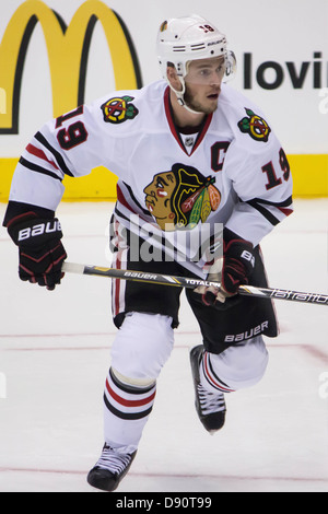 Jonathan Toews skating pendant la partie 3 de la Finale de l'ouest de la LNH 2012-13 contre les Kings de Los Angeles à Los Angeles Banque D'Images