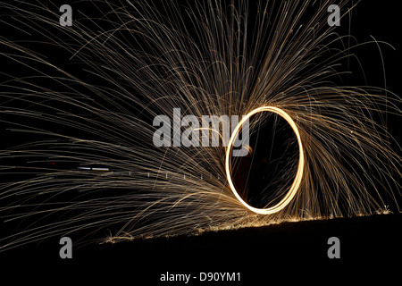 Circulaire ronde avec sparkler Traînée de lumière Banque D'Images