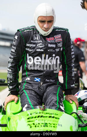 Fort Worth, TX, USA - Jun 07, 2013. Dario Franchitti (10) prend la piste pour une séance d'essai pour le Firestone 550 course sur le Texas Motor Speedway à Fort Worth, TX. Credit : Cal Sport Media/Alamy Live News Banque D'Images