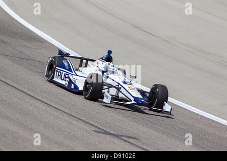 Fort Worth, TX, USA - Jun 07, 2013. Sebastian Saavedra (6) prend la piste pour une séance d'essai pour le Firestone 550 course sur le Texas Motor Speedway à Fort Worth, TX. Credit : Cal Sport Media/Alamy Live News Banque D'Images