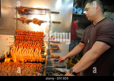 Singapour,Jalan Besar,Lavender Food Center,centre,court,restaurant restaurants restaurants repas café cafés,homme asiatique hommes hommes,vendeurs,stall stalles b Banque D'Images