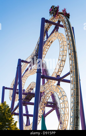 Low angle view of rollercoaster Banque D'Images