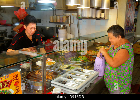 Singapour,Jalan Besar,Lavender Food Center,centre,cour,Asiatiques asiatiques immigrants immigrants minorités ethniques,cuisine,nourriture,restaurant restaurants nourriture din Banque D'Images