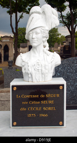 Tombe au cimetière Montmartre à Paris France Banque D'Images