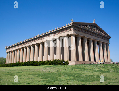 Réplique grandeur nature de l'ancien Parthénon grec situé à Centennial Park, Nashville, Tennessee, mettant en valeur l'architecture classique Banque D'Images
